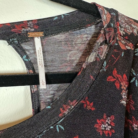 Free‎ People Large Black Red Blue Floral Ruffle 3/4 Sleeve Tunic Blouse Top - Picture 4 of 4